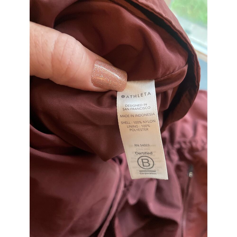 Athleta Acadia Windbreaker Jacket in Burgundy Size Large - Picture 13 of 14